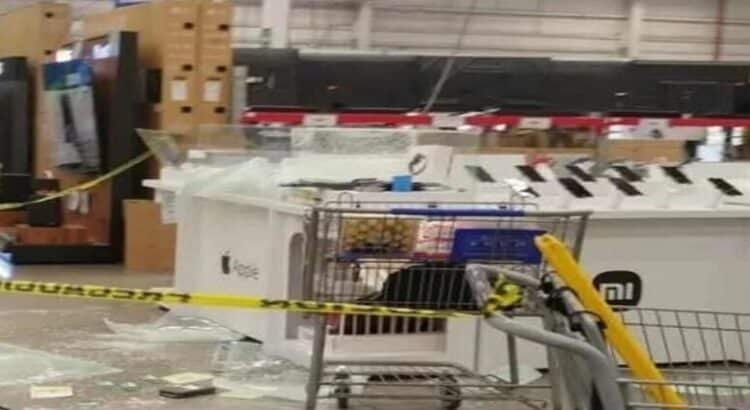 Reportan robo masivo de celulares en supermercado de Tlalnepantla