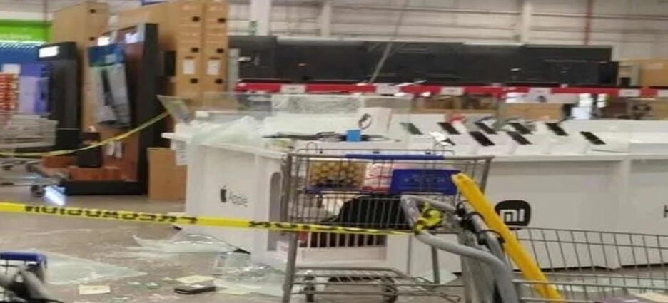 Reportan robo masivo de celulares en supermercado de Tlalnepantla