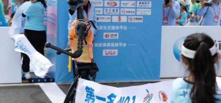Robot humanoide completa medio maratón
