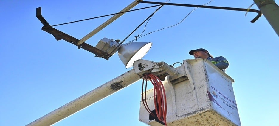 Renuevan alumbrado público de Tlalnepantla