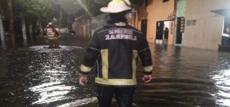 Autoridades atienden emergencia por inundaciones y caída de árboles en Tlalnepantla