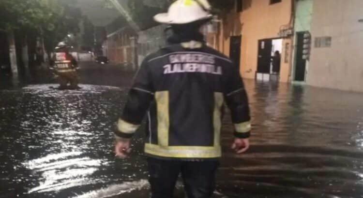 Autoridades atienden emergencia por inundaciones y caída de árboles en Tlalnepantla Autoridades atienden emergencia por inundaciones y caída de árboles en Tlalnepantla