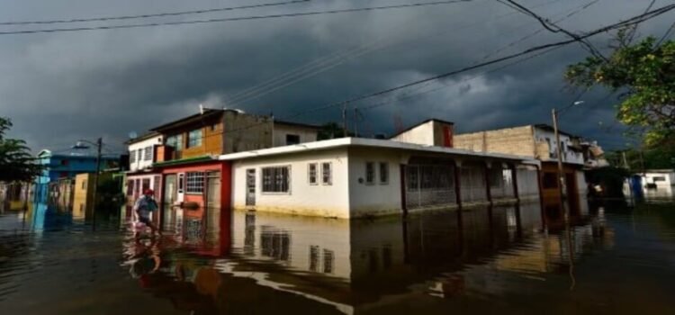 Se han inundado 160 casas y rescatado a 50 personas por lluvias en Edomex Se han inundado 160 casas y rescatado a 50 personas por lluvias en Edomex