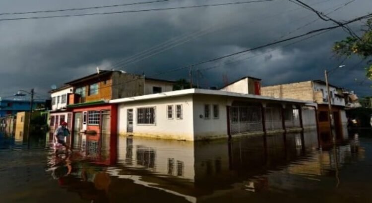 Se han inundado 160 casas y rescatado a 50 personas por lluvias en Edomex