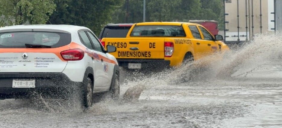 Lluvias provocan inundaciones de hasta 50 centímetros en Tlalnepantla y Coacalco