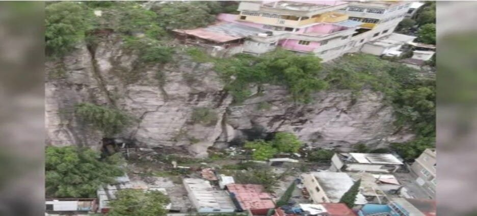 Autoridades piden evacuar 19 viviendas por riesgo de deslaves en Tlalnepantla