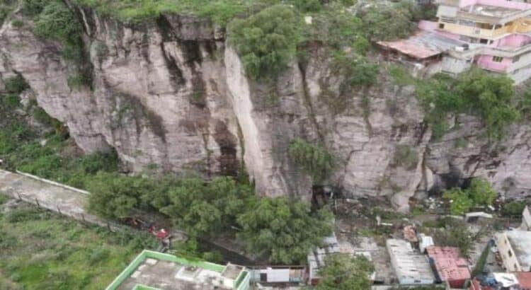 Riesgo de deslaves sobre viviendas se mantiene latente por lluvias intensas en Tlalnepantla