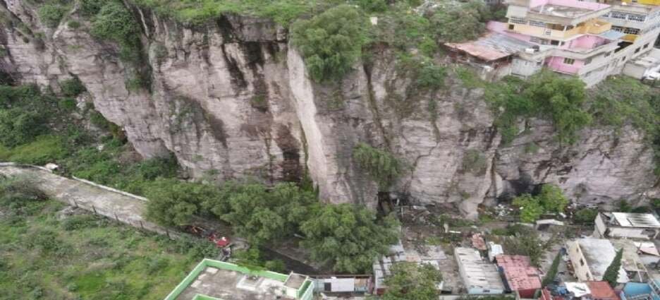 Riesgo de deslaves sobre viviendas se mantiene latente por lluvias intensas en Tlalnepantla