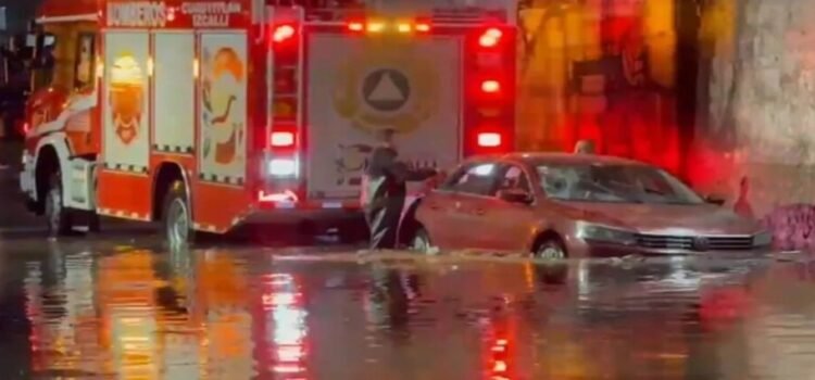 Lluvias causan inundaciones y caos vial en Tlalnepantla