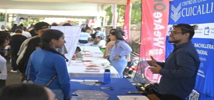 Abren oportunidad laboral a jóvenes con la Feria del Empleo en Tlalnepantla