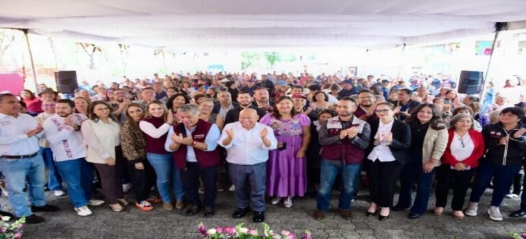 Como primer resultado, se atendió la zona de Las Brujas en la Unidad Habitacional El Rosario, donde —de acuerdo con la Dirección General de Obras de Azcapotzalco y la Secretaría de Integración Territorial de Tlalnepantla— se realizaron las siguientes acciones: +5,000 m² de áreas verdes intervenidas 137 árboles podados y atendidos +60 luminarias instaladas >20 toneladas de mezcla asfáltica para bacheo 3 toneladas de basura retiradas 242 m² de pintura aplicada en muros y señalamientos Servicios y seguridad fronteriza Núñez subrayó que el convenio garantiza servicios y espacios dignos para las y los habitantes, y se complementa con un trabajo estratégico en seguridad mediante el Operativo Frontera para combatir la criminalidad en la región. Por su parte, Pérez destacó que esta es la primera entrega de una etapa de colaboración fronteriza que continuará con una intervención en San Pablo Xalpa para dignificar el espacio público. Al finalizar, ambas autoridades realizaron un recorrido por la zona intervenida junto con vecinas y vecinos, quienes celebraron la firma del convenio y la atención inmediata de los gobiernos locales.