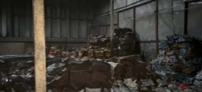 Terrible incendio en bodega de abarrotes moviliza a cuerpos de emergencia en Tlalnepantla