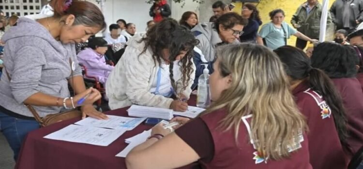 Entregan apoyos de la beca “Cuidando contigo, Rosario Castellanos” en Tlalnepantla