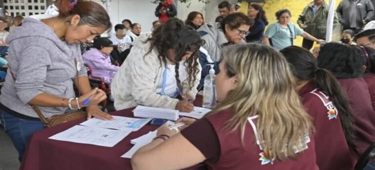 Entregan apoyos de la beca "Cuidando contigo, Rosario Castellanos" en Tlalnepantla