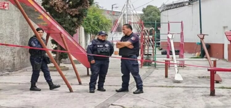 Sujetos disfrazados de repartidores y victiman a hombre en Tlalnepantla