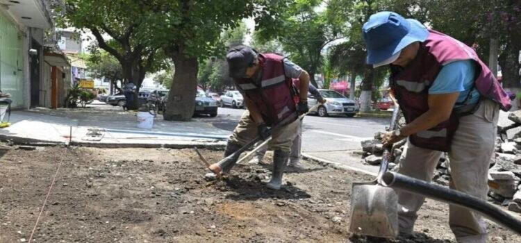 Implementan programa pionero de recuperación de banquetas con material reciclado en Tlalnepantla