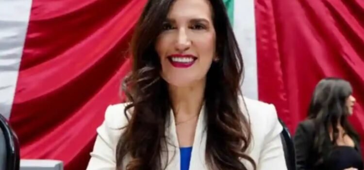 Asume Kenia López Rabadán la presidencia de la Mesa Directiva de la Cámara de Diputados