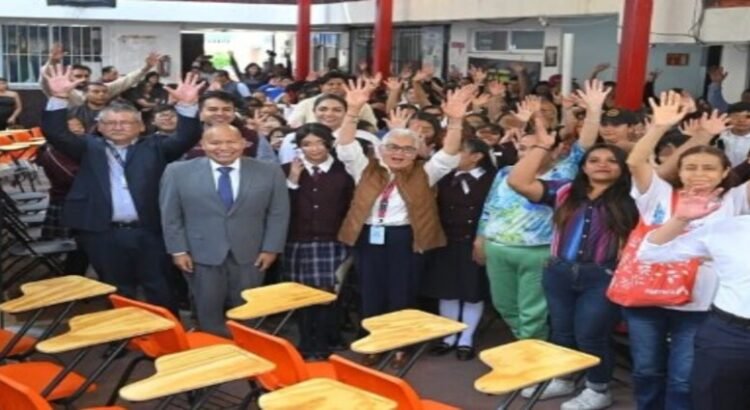Refuerzan mobiliario escolar con entrega de 1,000 pupitres en Tlalnepantla