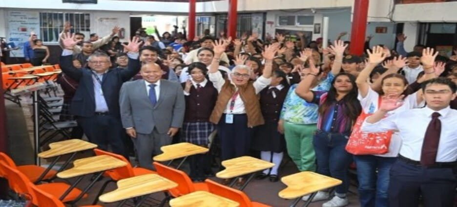 Refuerzan mobiliario escolar con entrega de 1,000 pupitres en Tlalnepantla