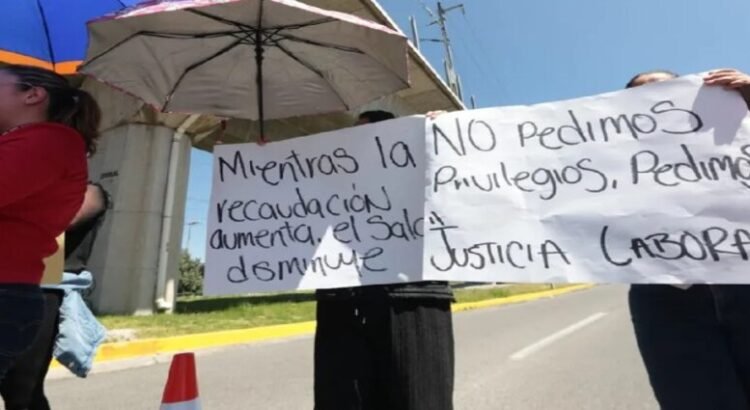 Trabajadores del SAT en Edomex exigen mejoras salariales Trabajadores del SAT en Edomex exigen mejoras salariales