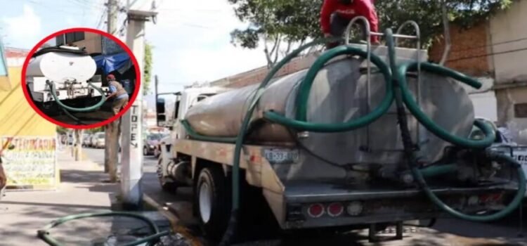 Fuga de agua afecta a miles de habitantes en Tlalnepantla