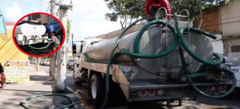 Fuga de agua afecta a miles de habitantes en Tlalnepantla