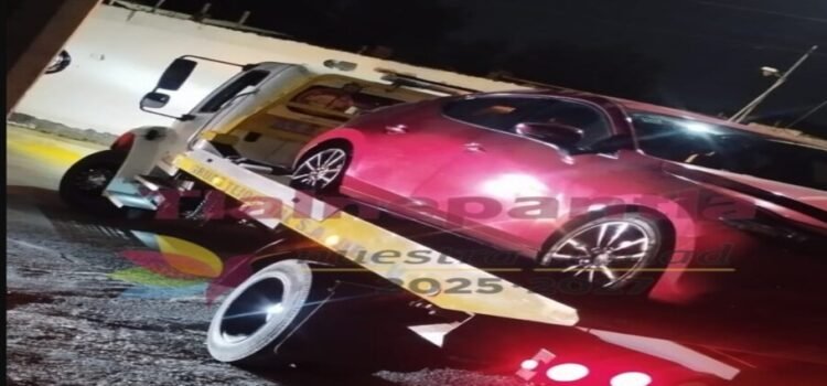 Policías recuperan automóvil robado en Tlalnepantla