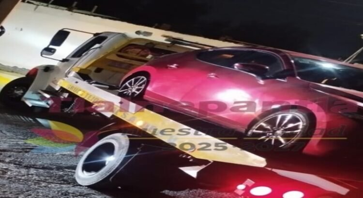 Policías recuperan automóvil robado en Tlalnepantla Policías recuperan automóvil robado en Tlalnepantla