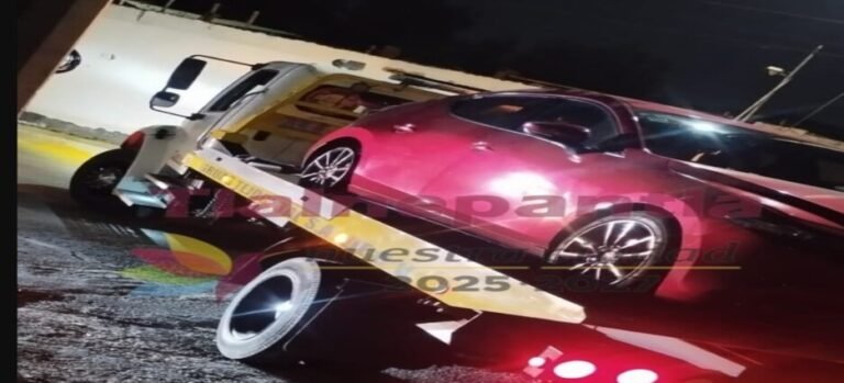 Policías recuperan automóvil robado en Tlalnepantla