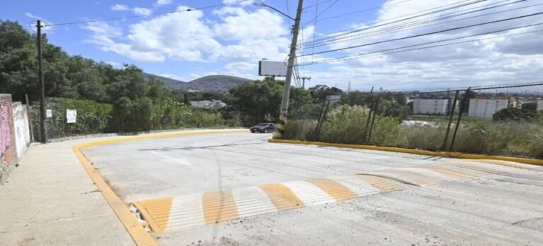 Concluyen reparación de vialidad dañada por deslave en San Rafael, Tlalnepantla