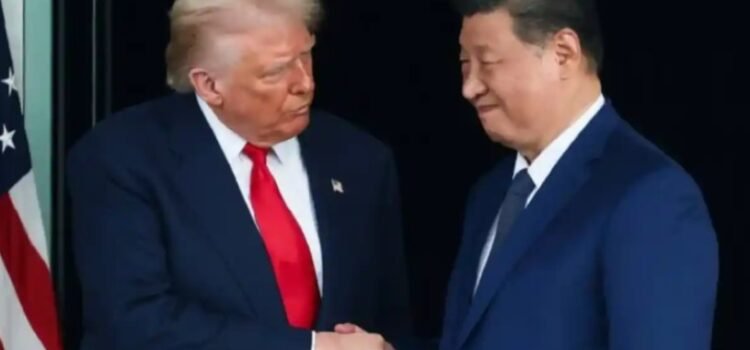 Acuerdan Estados Unidos y China suspender tarifas marítimas por un año