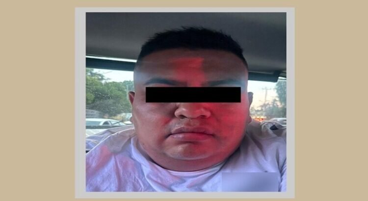 Capturan a sujeto por robo de autos y lo investigan por conexión con 3 asaltos más en Tlalnepantla Capturan a sujeto por robo de autos y lo investigan por conexión con 3 asaltos más en Tlalnepantla