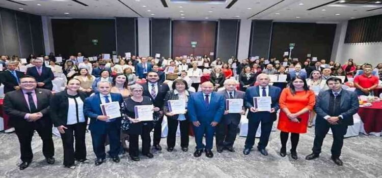 Otorgan reconocimiento al mérito magisterial en Tlalnepantla Otorgan reconocimiento al mérito magisterial en Tlalnepantla