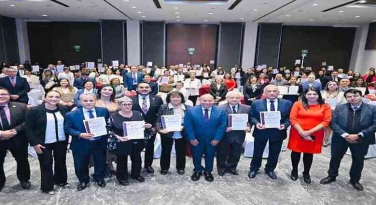 Otorgan reconocimiento al mérito magisterial en Tlalnepantla Otorgan reconocimiento al mérito magisterial en Tlalnepantla