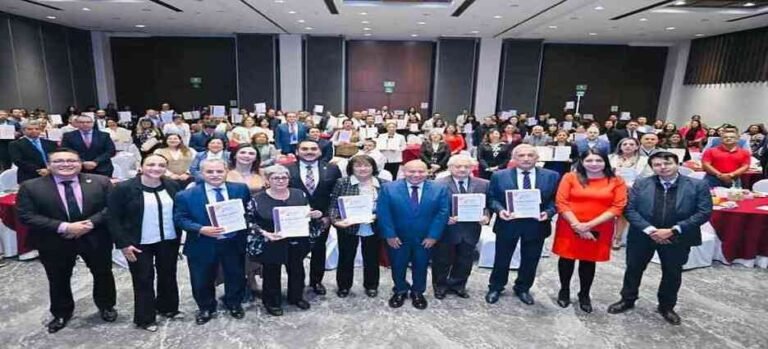 Otorgan reconocimiento al mérito magisterial en Tlalnepantla