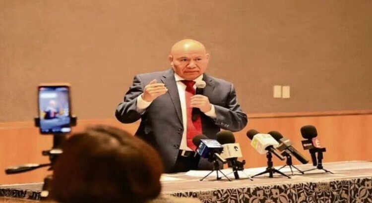 Destituyen a 100 agentes para depurar policía en Tlalnepantla Destituyen a 100 agentes para depurar policía en Tlalnepantla