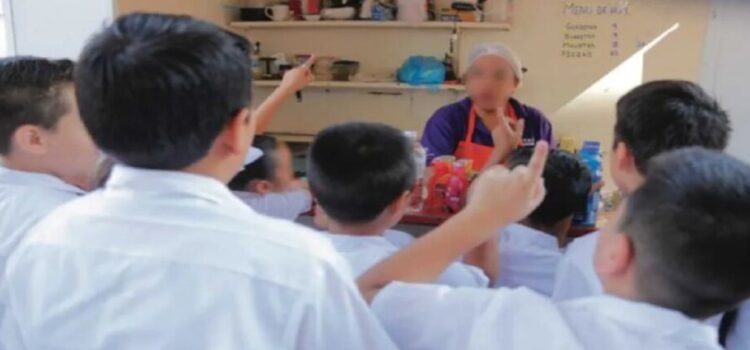 Existen 9,886 quejas por venta de comida chatarra en escuelas del Edomex