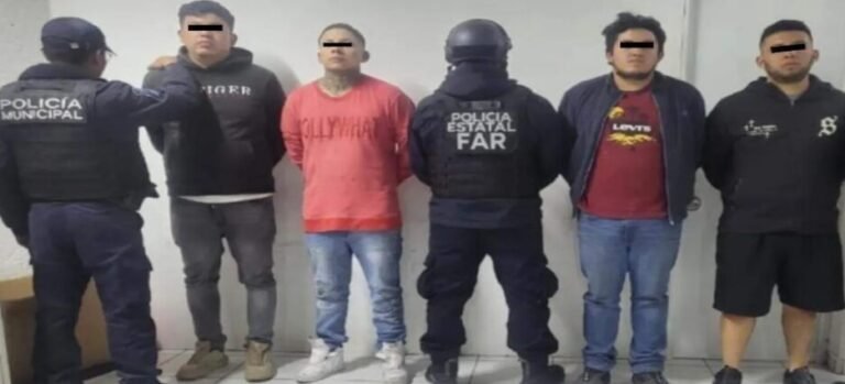 Detienen a 4 hombres armados con droga en Tlalnepantla