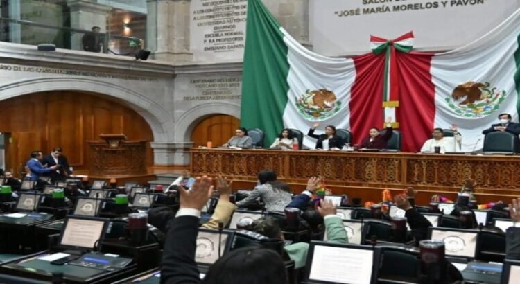 Prohíben a policías del Edomex usar colores partidistas en uniformes y patrullas Prohíben a policías del Edomex usar colores partidistas en uniformes y patrullas