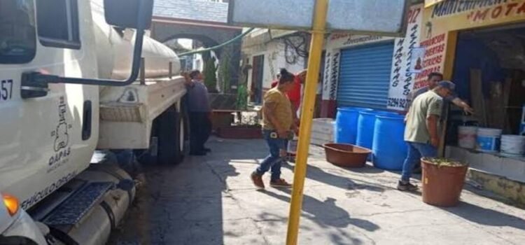 Habitantes exigen al OAPAS reparar fugas en Tlalnepantla Habitantes exigen al OAPAS reparar fugas en Tlalnepantla