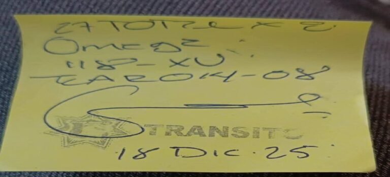 Captan a Policías dando "contraseñas" con sello para evadir multas en Tlalnepantla