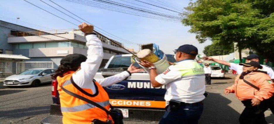 Realizan operativo vial en inmediaciones de la Clínica 72 en Tlalnepantla